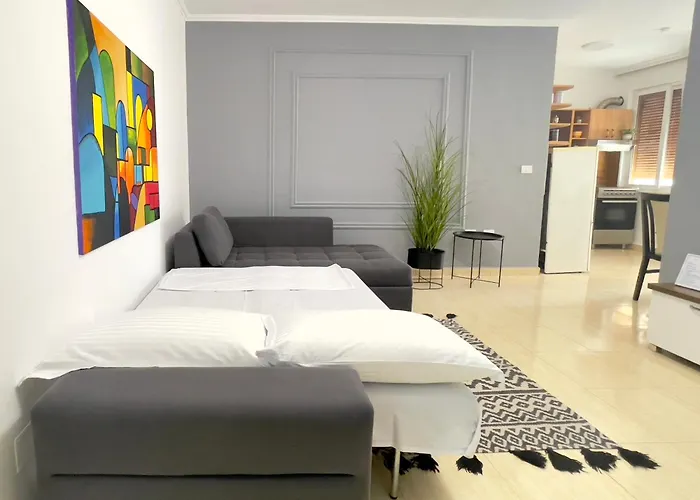 Maris * טיראנה